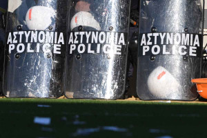 ΜΑΤ στη Γαύδο κατεδάφισαν αυτοσχέδιες καλύβες κατασκηνωτών - Βίντεο από την «επιχείρηση»