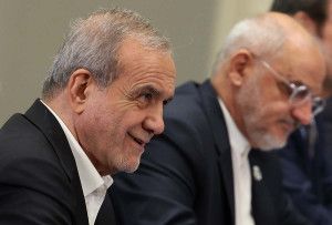 Θετικός σε αλλαγές στην διακυβέρνηση της χώρας ο Ιρανός πρόεδρος Πεζεσκιάν - Διαψεύδει παραίτηση