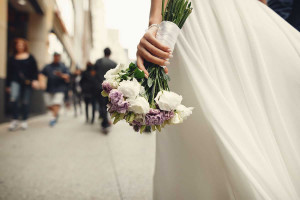 Χάος σε γάμο στην Πολωνία: Η νύφη σύρθηκε στη φυλακή με νυφικό για τον ξυλοδαρμό της μητέρας της