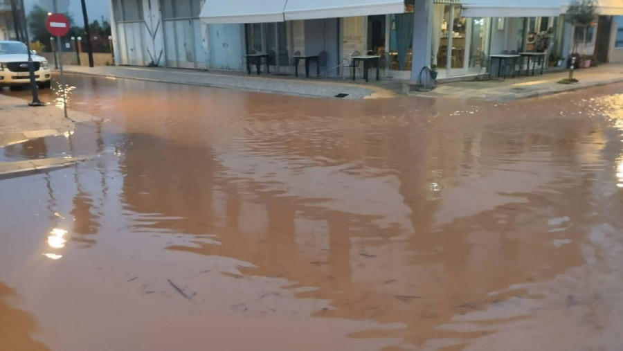 Η κακοκαιρία έπληξε τα ξημερώματα το Δήμο Ανδραβίδας - Κυλλήνης (photos &amp; video)
