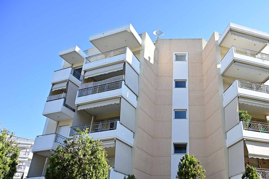 Μαρούσι: Γυναίκα έπεσε δύο φορές από μπαλκόνι τετάρτου ορόφου - Συνελήφθη ο σύζυγός της