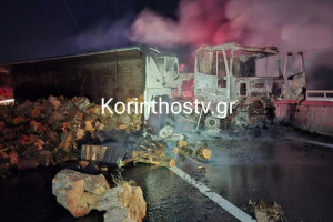 Σοβαρό τροχαίο στην Εθνική Πατρών - Κορίνθου: Νταλίκα με ξύλα εξετράπη της πορείας της και τυλίχτηκε στις φλόγες