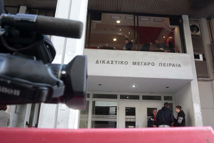 Συναγερμός στα Δικαστήρια Πειραιά: Απειλή για βόμβα - Εκκενώνεται το κτίριο