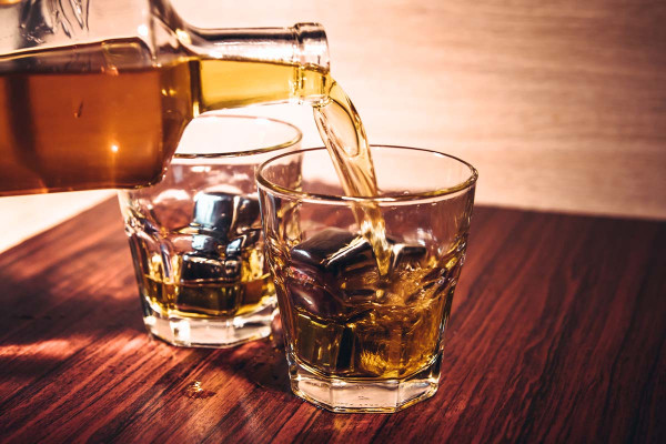 «Dry January»: Τι συμβαίνει στο σώμα μας όταν κάνουμε αποχή από το αλκοόλ για ένα μήνα