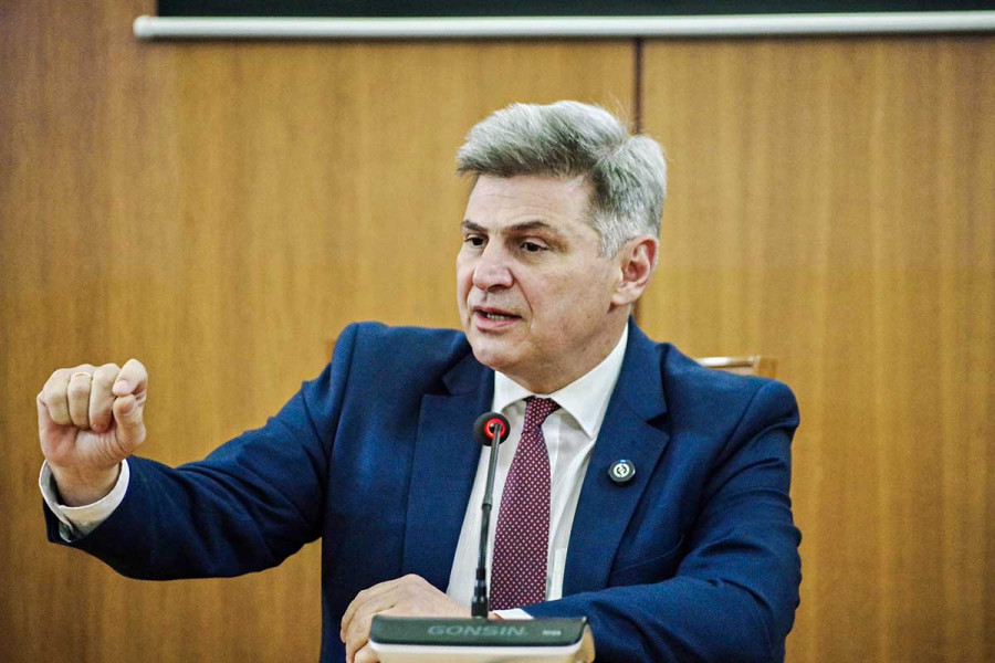 Φαραντούρης: Αντί για αξιοκρατία, πελατειακές σχέσεις. Αντί για αριστεία, μετριότητα και διαφθορά