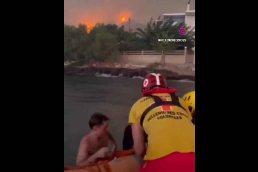 Πάτρα: Συγκλονιστική διάσωση δια θαλάσσης από τα Βραχνέϊκα (video)