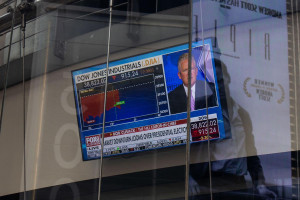 Politico: Τα $40 τρισ. χρέους των ΗΠΑ απειλούν την Ευρώπη – Στη «ζώνη κινδύνου» η Γαλλία