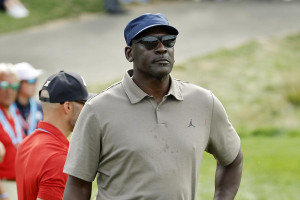 Στη Μύκονο ο Michael Jordan: Δείτε βίντεο από την άφιξη του ιδιωτικού jet του μπασκετμπολίστα