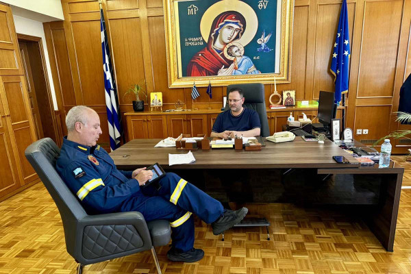 Συνάντηση εργασίας του Αντιπεριφερειάρχη Ηλείας Νίκου Κοροβέση με τον Διοικητή Πυροσβεστικών Υπηρεσιών Νομού Ηλείας, Αρχιπύραρχο Αργύρη Φαλίδα