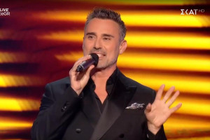 The Voice: Το τραγούδι - τρολάρισμα του Γιώργου Καπουτζίδη για τους coaches (video)