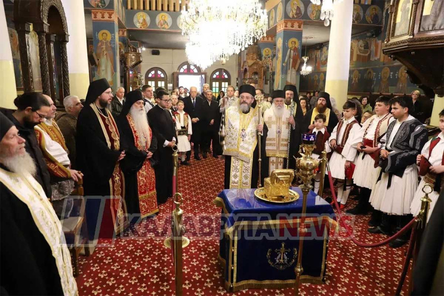 Τα Καλάβρυτα υποδέχθηκαν την Τιμία Κάρα του πολιούχου τους Αγίου Αλεξίου (photos)