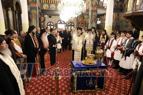 Τα Καλάβρυτα υποδέχθηκαν την Τιμία Κάρα του πολιούχου τους Αγίου Αλεξίου (photos)