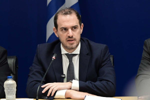 Καλά στην υγεία του ο Γιώργος Κώτσηρας μετά την αδιαθεσία που ένιωσε στη Βουλή
