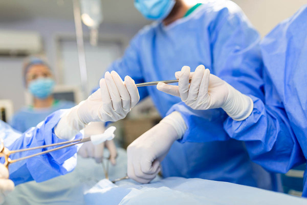 Επιτυχής η πρώτη εγχείρηση με τη βοήθεια ΑΙ - Αφαιρέθηκε όγκος από ασθενή που έχανε την όρασή του