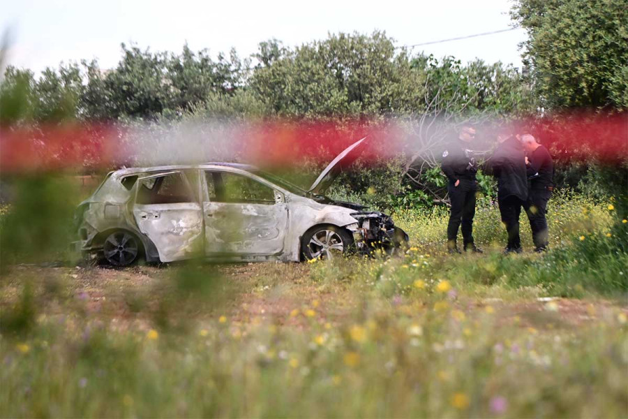 Χαλάνδρι: Η στιγμή που τυλίγεται στις φλόγες το αυτοκίνητο των δολοφόνων μετά την μαφιόζικη εκτέλεση