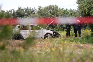 Χαλάνδρι: Η στιγμή που τυλίγεται στις φλόγες το αυτοκίνητο των δολοφόνων μετά την μαφιόζικη εκτέλεση