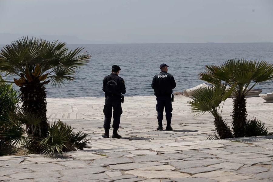Αχαΐα: Μητέρα χτυπούσε το παιδί της στην παραλία