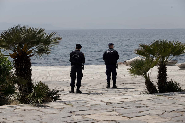 Αχαΐα: Μητέρα χτυπούσε το παιδί της στην παραλία