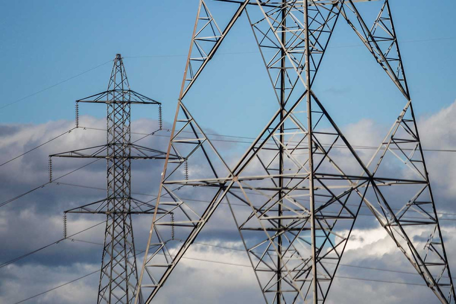 Μάστιγα οι ρευματοκλοπές - 400.000 σπίτια ηλεκτροδοτούνται παράνομα