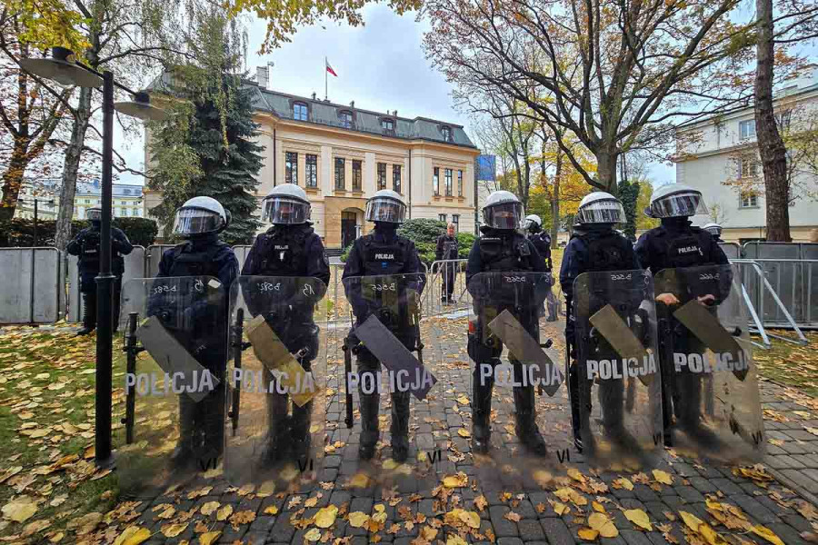 Πολιτική κρίση στην Πολωνία: Στο Συνταγματικό Δικαστήριο που είναι σε αστυνομικό κλοιό ο πρόεδρος