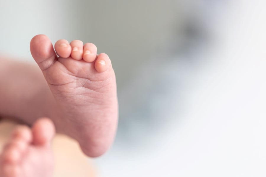 Φρίκη σε αεροδρόμιο: Καθαρίστρια εντόπισε νεκρό νεογέννητο σε κάδο σκουπιδιών
