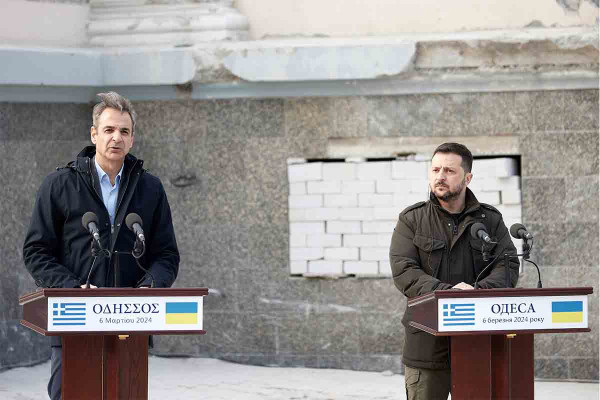 Τηλεφωνική επικοινωνία Μητσοτάκη-Ζελένσκι: Η πρόσκληση του Ουκρανού προέδρου και τα θέματα που συζητήθηκαν