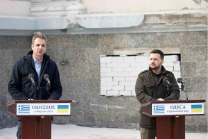 Τηλεφωνική επικοινωνία Μητσοτάκη-Ζελένσκι: Η πρόσκληση του Ουκρανού προέδρου και τα θέματα που συζητήθηκαν