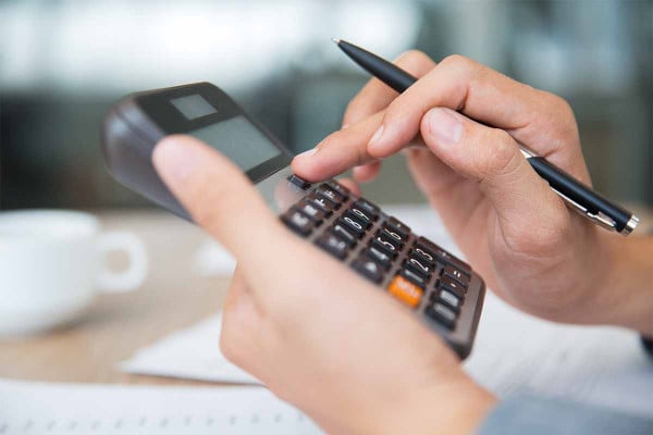 Εφορία: Βουνό τα χρέη, σταγόνες οι ρυθμίσεις – «Φέσια» 24,4 δισ. ευρώ από πρόστιμα