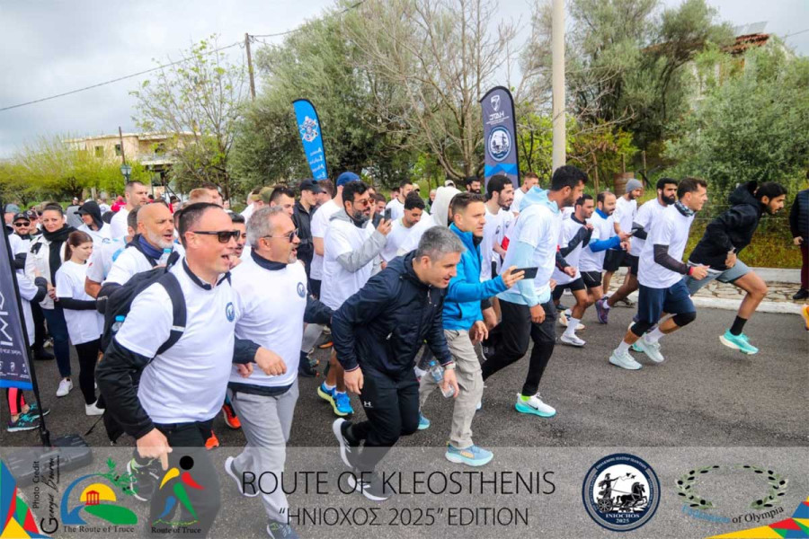 Περισσότεροι από 400 συμμετέχοντες από 15 χώρες της άσκησης «Ηνίοχος 2025» έτρεξαν για την Εκεχειρία
