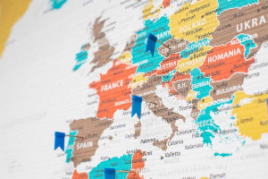 Ευρώπη: Όλο και πιο δύσκολη η ποιότητα ζωής – Θα ζήσουν οι νέες γενιές χειρότερα από τους γονείς τους;