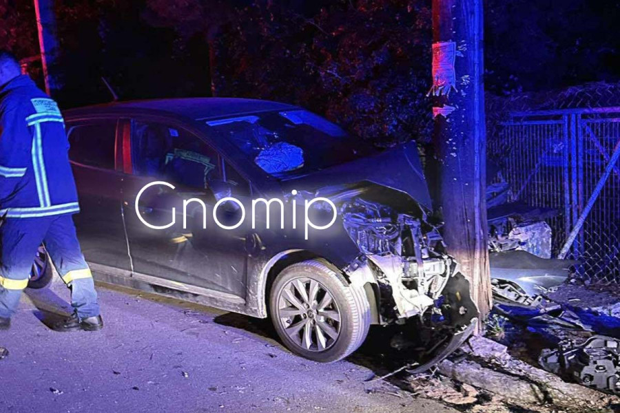 Πάτρα: ΙΧ καρφώθηκε σε κολώνα της ΔΕΗ στου Διάκου - Στο νοσοκομείο δύο γυναίκες