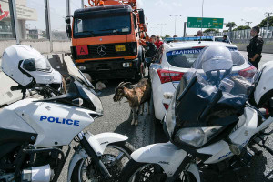 Κυκλοφοριακό χάος στον Κηφισό λόγω φωτιάς σε φορτηγό