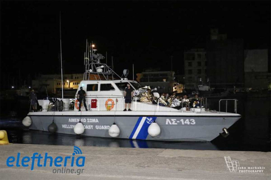Μεσσηνία: Στο λιμάνι της Καλαμάτας οι 39 διασωθέντες μετανάστες (photos &amp; video)