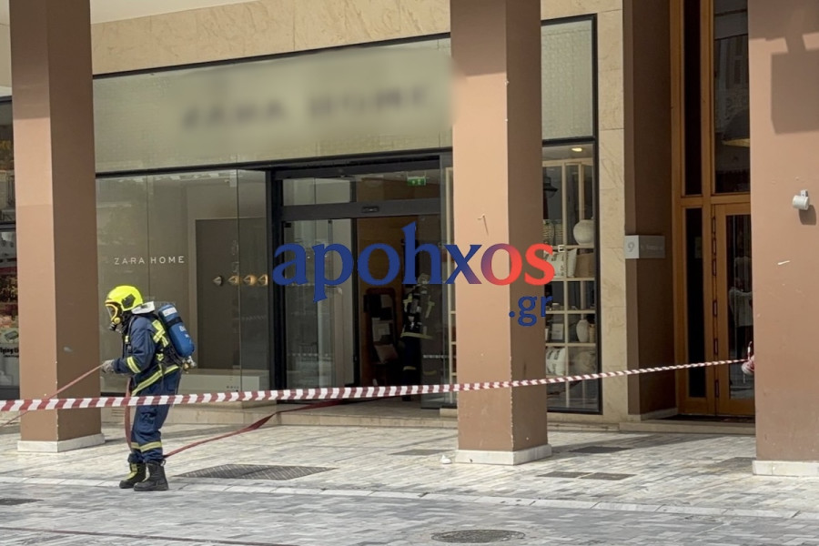 Πάτρα: Μεγάλη φωτιά στο κέντρο της Πάτρας - Πανικός επικράτησε στον πεζόδρομο της Αγίου Νικολάου (upd)