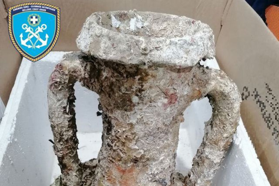 Καλογριά: Ψαράς εντόπισε τμήμα αμφορέα