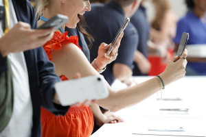 Η Apple κάνει το μεγάλο βήμα: Σήμερα η παρουσίαση του νέου αναδιπλούμενου iPhone