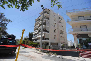 Πέθανε και η δεύτερη 17χρονη μαθήτρια που έκανε τη βουτιά θανάτου από πολυκατοικία στην Ηλιούπολη
