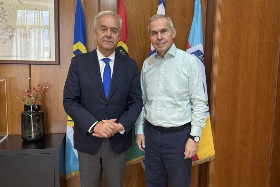 Ο Κωνσταντίνος Λεβέντης, Πρόεδρος του Επιμελητηρίου Ηλείας και Θανάσης Δαβάκης, Υφυπουργός Εθνικής Άμυνας