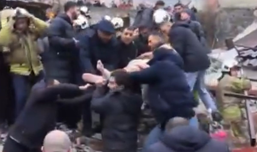 Κατέρρευσαν δύο κτήρια στην Κωνσταντινούπολη από έκρηξη φυσικού αερίου
