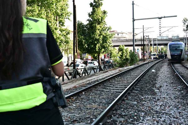 Νεκρός πεζός που παρασύρθηκε από αμαξοστοιχία στον σιδηροδρομικό σταθμό της Λάρισας