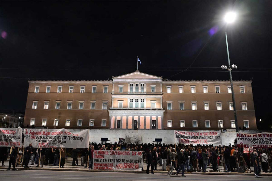 Συγκέντρωση διαμαρτυρίας στο Σύνταγμα για τον Άγνωστο Στρατιώτη (photos &amp; video)