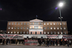 Συγκέντρωση διαμαρτυρίας στο Σύνταγμα για τον Άγνωστο Στρατιώτη (photos &amp; video)