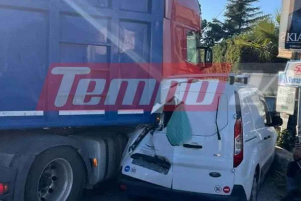 Πάτρα: Νταλίκα διέλυσε βανάκι πάνω σε μάντρα