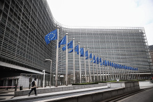 Σύσταση Κομισιόν στην Ελλάδα για επανεξέταση 1.236 φοροαπαλλαγών - Τι αναφέρει για diesel