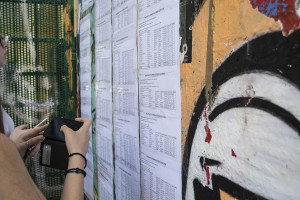 Ελάχιστη Βάση Εισαγωγής: Οι κενές θέσεις, το παράδοξο με την Σχολή Ευελπίδων και η πίεση στα περιφερειακά ΑΕΙ