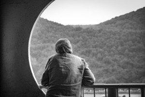 Σε ποια ηλικία είναι οι πιο μοναχικοί άνθρωποι σύμφωνα με νέα έρευνα