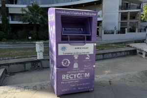 Μέσα σε έξι μήνες οι ειδικοί μωβ κάδοι του Δήμου Ήλιδας συνέλεξαν 13 τόνους ρούχων