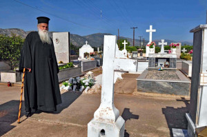 Άγιοι Ανάργυροι: Άρπαξε οστά από τάφο και ζήτησε 1.000 ευρώ για να τα επιστρέψει