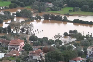 «Λίμνη» η Νότια Κεφαλονιά μετά την κακοκαιρία: Πλημμυρισμένα σπίτια και εκτάσεις - Μετρούν τις πληγές τους οι κάτοικοι