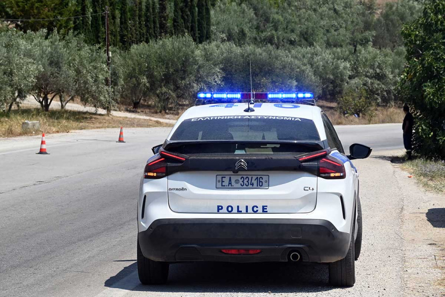 Πέλλα: Πατέρας και γιος συνελήφθησαν να σκάβουν σε ρέμα για να βρουν αρχαία αντικείμενα